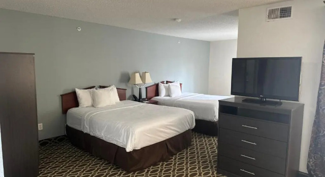 Четырёхместный люкс MainStay Suites Madison Airport