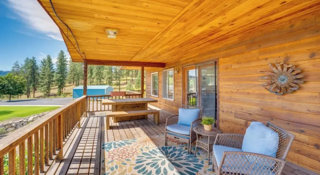 Коттедж Mtn-view Getaway w/ Spacious Deck in Republic!