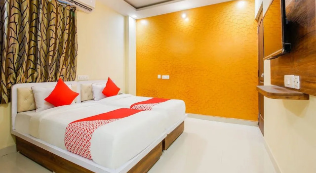 Oyo 36267 Aaditya Grand, Rezerwuj Hotel Hajdarabad 