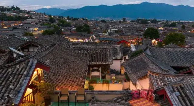 yin shu si ren dujiatingyuan, Забронировать Отель Лицзян Юньнань, рядом с Улица Сквер-стрит Древнего города Даянь