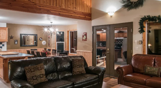 Alpine Acres Lodge, Book Hotel Hoteller i Plain med parkering, Parkering