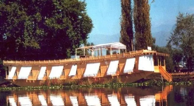 Номер Deluxe Houseboat Lily of Nageen