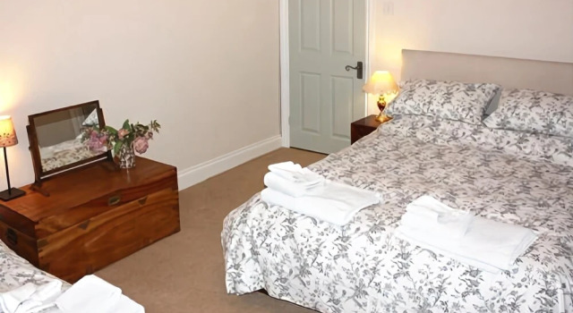 Mulberry Cottage B&B, Rezervați Bed and Breakfast Hoteluri în Bembridge cu parcare, Parcare