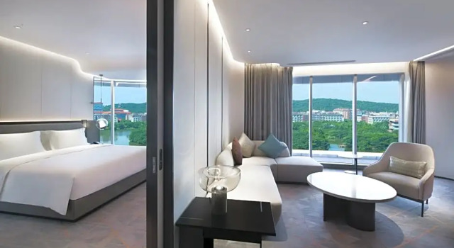 Двухместный люкс c 1 комнатой Crowne Plaza Wuhan Optics Valley by IHG