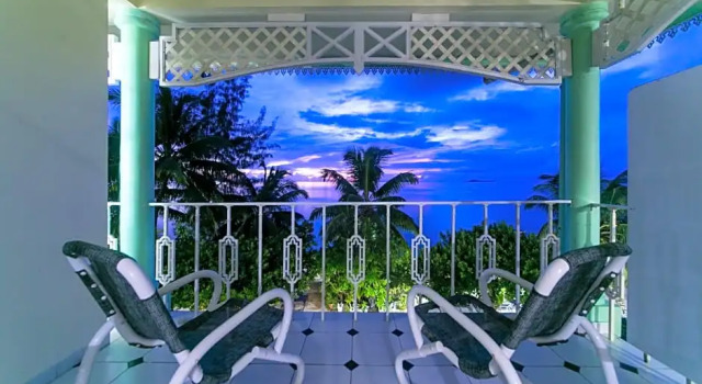 Номер Deluxe Palm Beach Hotel