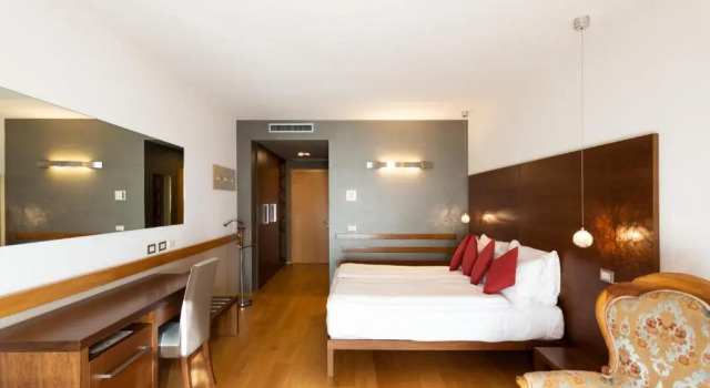 Полулюкс Hotel Cortese
