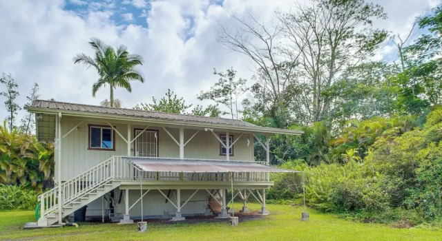 Апартаменты 4 Mi to Beach: Keaau Retreat w/ Relaxing Porch!