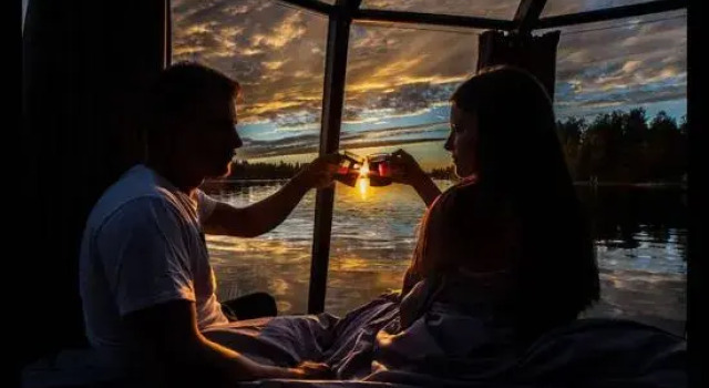 Номер Standard Room in Lodge - Peace & Quiet Hotel Floating Glass Room for 2 Guests Experience Northern Lights
