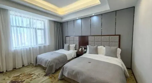 Семейный люкс Golden Lun Hotel