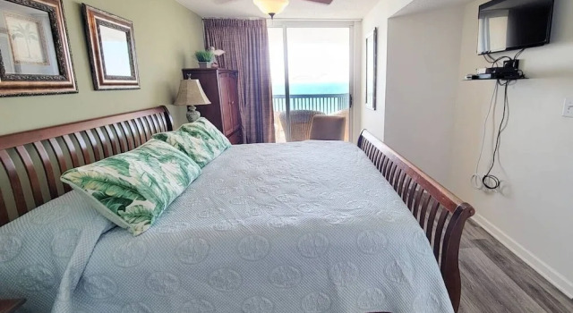 Ashworth 1005 4 Bedroom Condo by RedAwning, North Myrtle Beach, Забронировать Отель Отели Норт-Миртл-Бич с парковкой, рядом с Парк развлечений OD Pavilion, Парковка