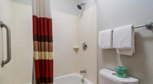 Четырёхместный номер Standard Red Roof Inn Durham - Duke Univ Medical Center
