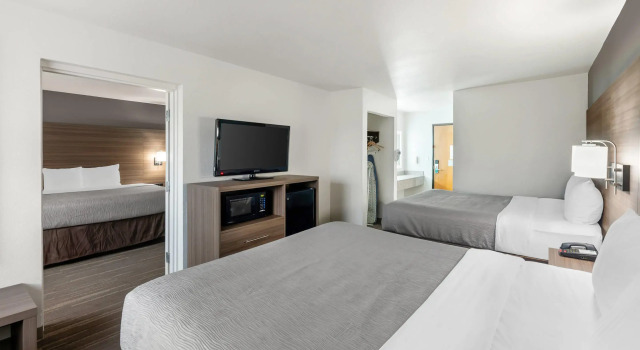 Четырёхместный номер Standard Quality Inn Near Seaworld - Lackland
