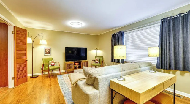 Коттедж 2 Mi to U of A: Centrally Located Home w/ Patio!