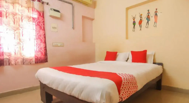 12 Stayz by OYO Rooms, Rezerwuj Hotel Hotele w Manjakuppam z parkingiem, Parking