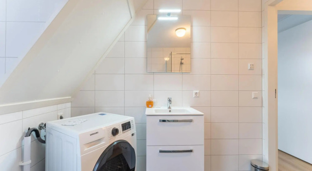 Spacious Holiday Home With Sauna, Book Vacation Home Noordgouwe 