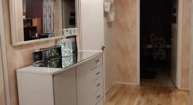 3 к. квартира теплая в 2 км от центра, есть лифт., Buchen Sie Ferienwohnung Hotels in Lappland mit Parkplatz, Parkplätze