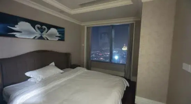 Кровать в общем номере с 2 комнатами Suzhou Goethe Hotel Apartment Jinji Lake Branch