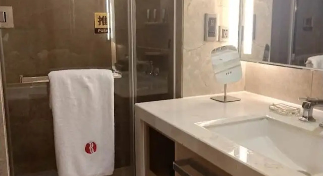 Двухместный номер Business Ramada Plaza Qiandeng Kunshan