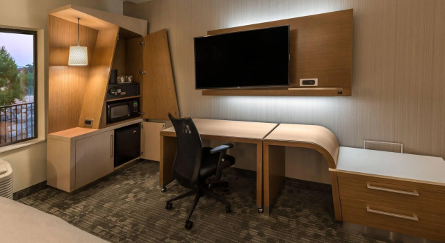 Четырёхместный номер Standard Courtyard Reno Downtown/Riverfront