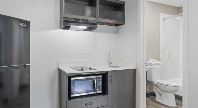 Southern Suites Pensacola Davis, Rezerwuj Hotel Ferry Pass Stany Zjednoczone
