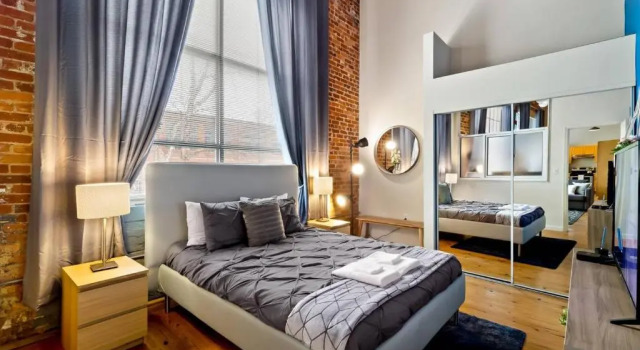 Trifecta Historic Brick 2BR Getaway Superhost, Забронировать Апартаменты/квартира Апартаменты Дарем, рядом с Завод медовых напитков Honey Girl, Апартаменты/квартира