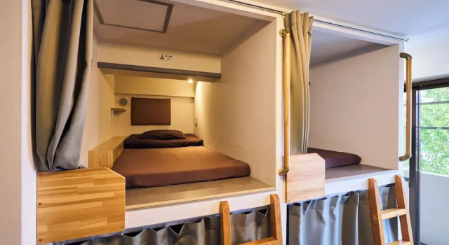 Капсула с балконом Green Guesthouse