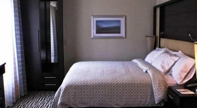 Номер Standard Embassy Suites by Hilton Fayetteville Fort Bragg