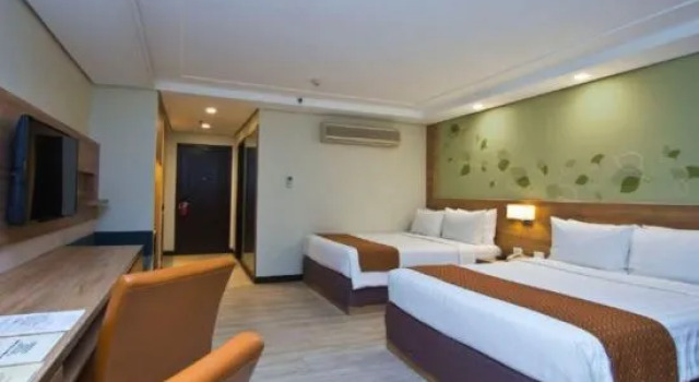 Четырёхместный люкс Crown Regency Hotel Makati