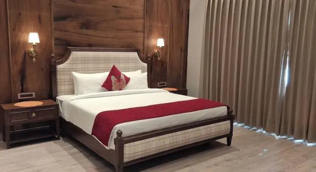 Двухместный номер Deluxe с балконом и с видом на горы Rosastays Aarnalaya