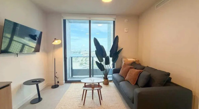 Апартаменты с видом на город 501 First Bayfront