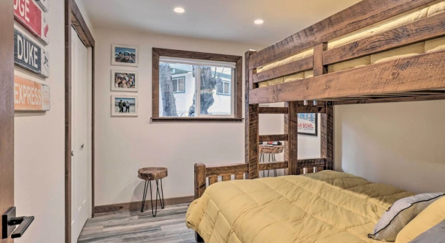 Incline Village Cabin w/ Patio: 2 Mi to Beach!, Забронировать Дом для отпуска Инклайн-Виллидж North Lake Tahoe