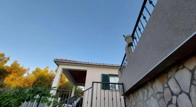 Apartments FRAGOLINA, Buchen Sie Ferienwohnung Island Solta Gespanschaft Split-Dalmatien