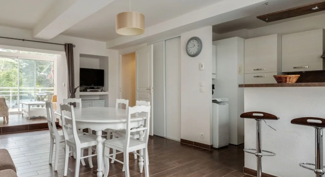 Alluring Holiday Home in Colleville-sur-mer With Terrace, Varaa Hotelli Colleville-sur-Mer D-day Beaches