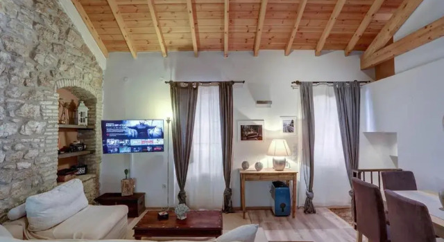 Luminous 2BD stone Apt in the alleys of Corfu town