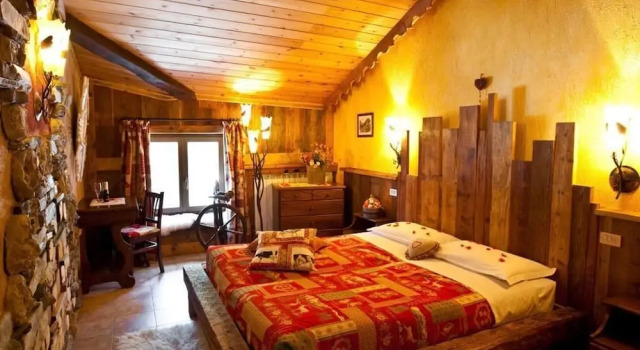 Baita La Jolie Bergere, Забронировать Отель Ла-Саль Mont Blanc - Italy