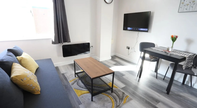 Апартаменты Deluxe NEC Airport Shortstay