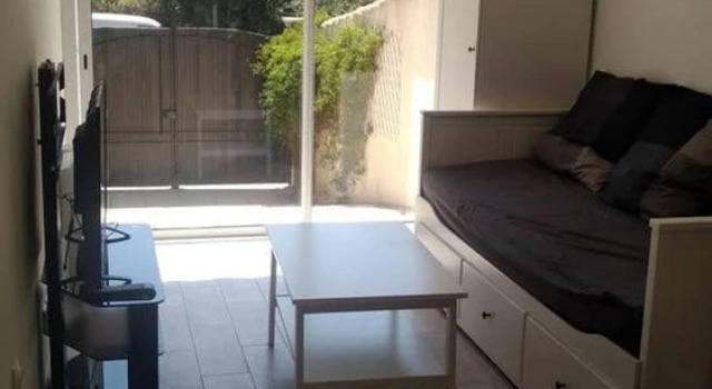 Studio in Marseille, With Pool Access, Enclosed Garden and Wifi - 11 km From the Beach, Забронировать Отель Марсель Буш-дю-Рон, рядом с Espace Culturel Busserine