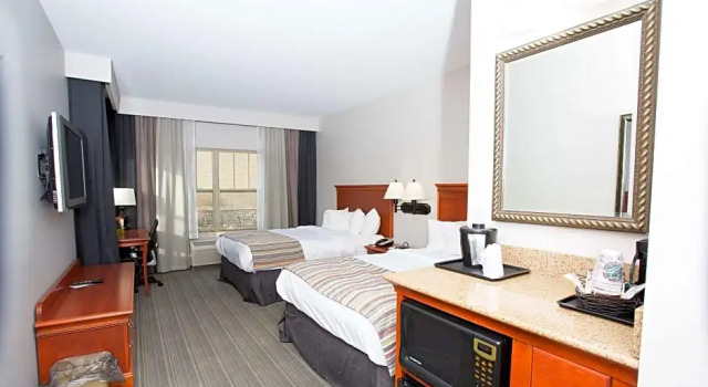 Четырёхместный люкс с одной спальней Country Inn & Suites by Radisson, Grand Forks, ND