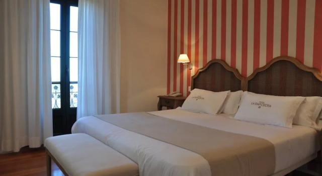 Hotel Rural La Raposera, Book Hotel Hotels in Asturias with Parking, Parking