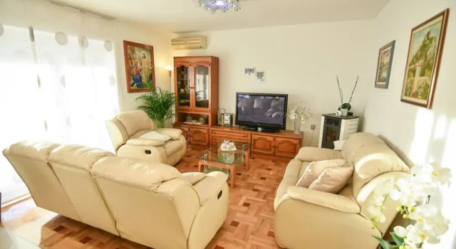 Quaint Holiday Home in Sinj With Private Pool, Book Hotel Sinj Dalmatian Zagora