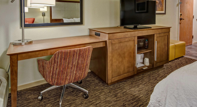 Hampton Inn Concord/Kannapolis, Забронировать Отель Конкорд Северная Каролина