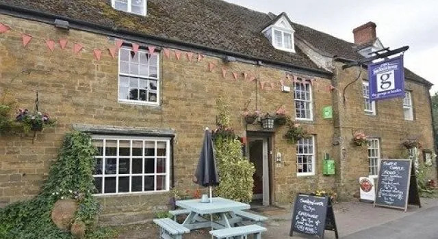 The George Inn, Забронировать Гостевой дом Отели Уорикшир с парковкой, Парковка