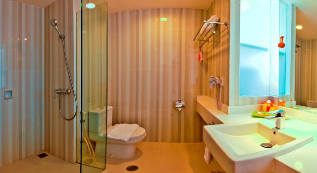 Standard huone näköala uima-altaalle HARRIS Hotel & Conventions Malang