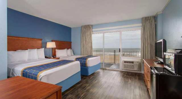 Четырёхместный номер Standard oceanfront Days Inn by Wyndham Ocean City Oceanfront