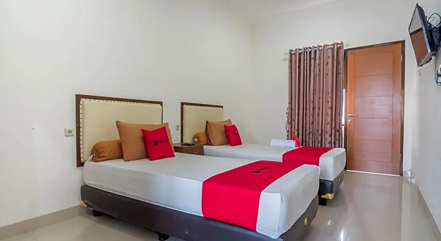 Camera Standard RedDoorz Syariah @ Sarongge Cianjur