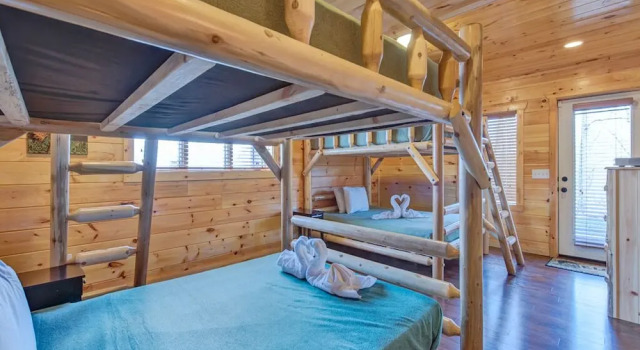 Parkside Lodge 6 Bedroom Home with Hot Tub