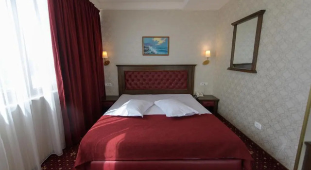 Полулюкс Hotel Golden Palace