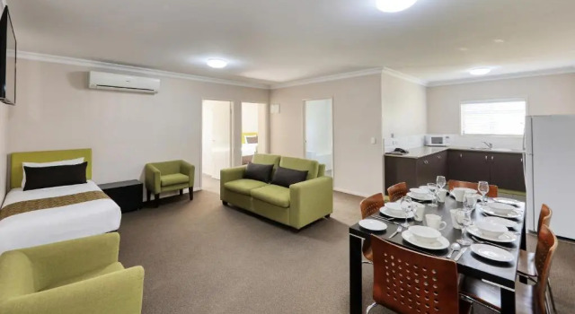 Апартаменты Drovers Motor Inn