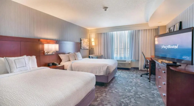 Четырёхместный номер Standard Courtyard by Marriott Silver Spring Downtown