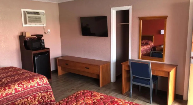 Четырёхместный номер Standard Budget Inn - New Albany